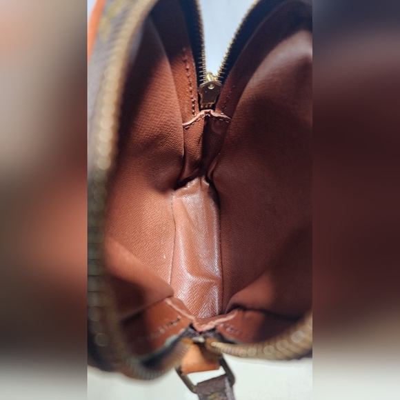 Louis Vuitton Danube MINI. Minor dryness & discolor on vachetta. - Picture 10 of 12